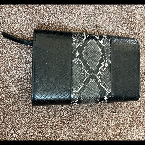 Simply Vera Vera Wang Snakeskin Wallet - Picture 2 of 3